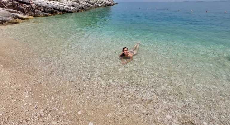 Abenteuer zur Grama Bay und Blue Gem Cave Speedboat Tour