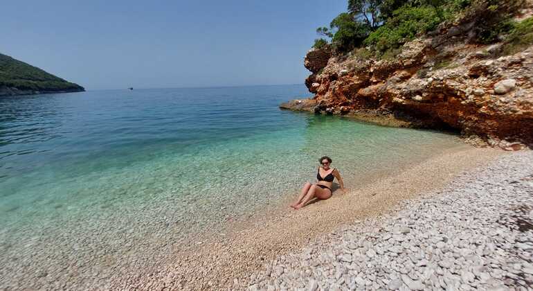 Abenteuer zur Grama Bay und Blue Gem Cave Speedboat Tour