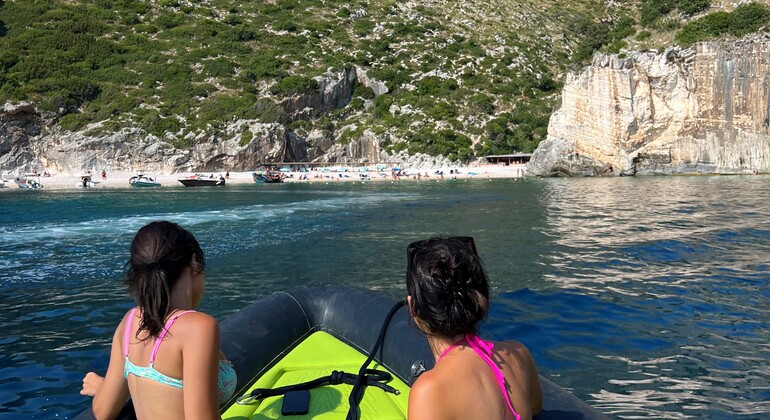 Abenteuer zur Grama Bay und Blue Gem Cave Speedboat Tour