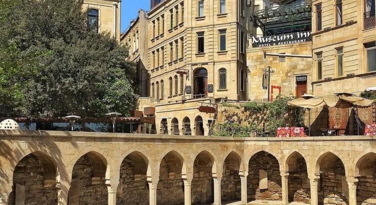 Besichtigung der alten und modernen Wunder von Baku