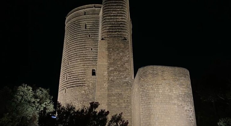 Besichtigung der alten und modernen Wunder von Baku