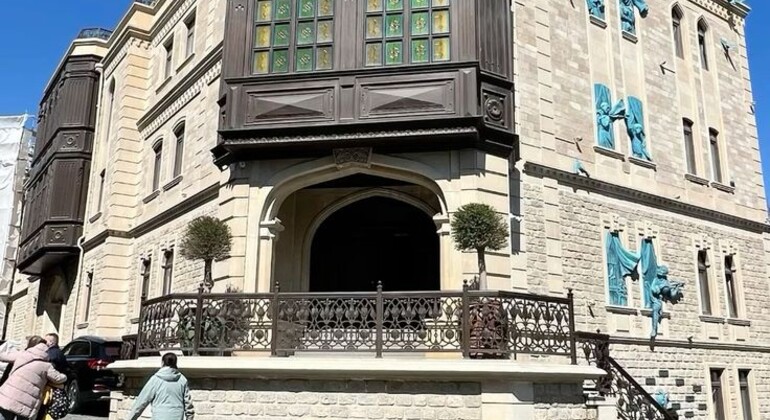 Besichtigung der alten und modernen Wunder von Baku