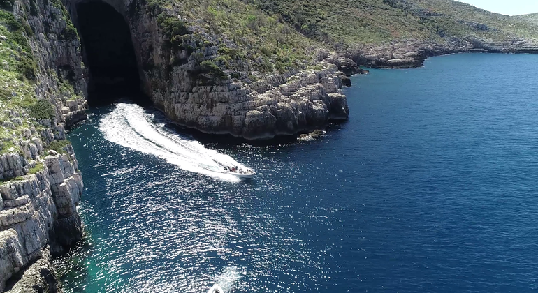 Vlore: Schnellbootfahrt zur Haxhi-Ali-Höhle mit Schnorcheln