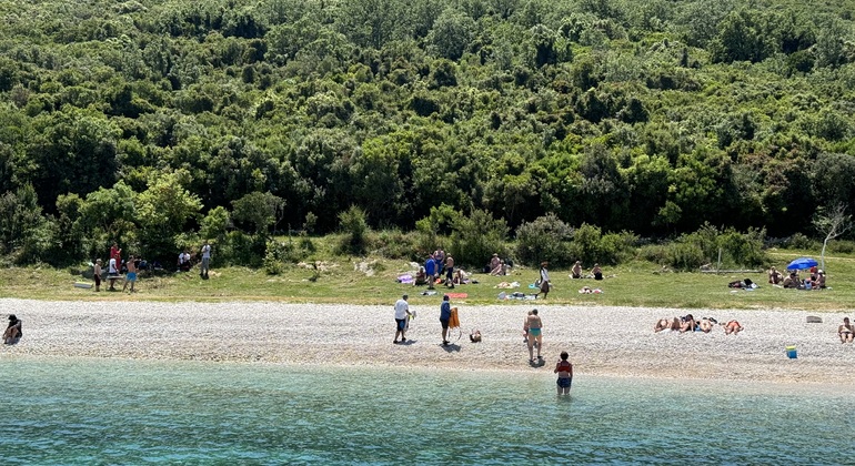 Vlore: Schnellbootfahrt zur Haxhi-Ali-Höhle mit Schnorcheln