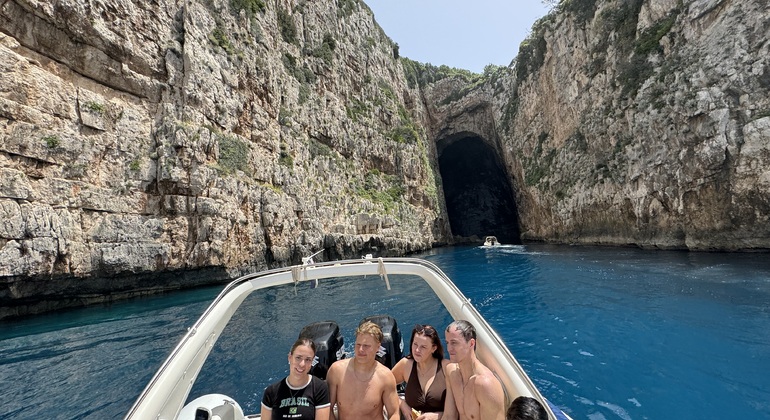 Vlore: Schnellbootfahrt zur Haxhi-Ali-Höhle mit Schnorcheln
