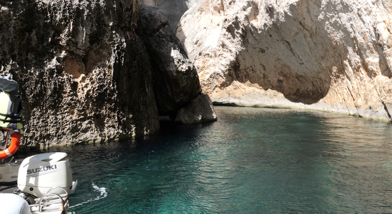 Grama Bay und Blaue Höhle Speedboat Tour