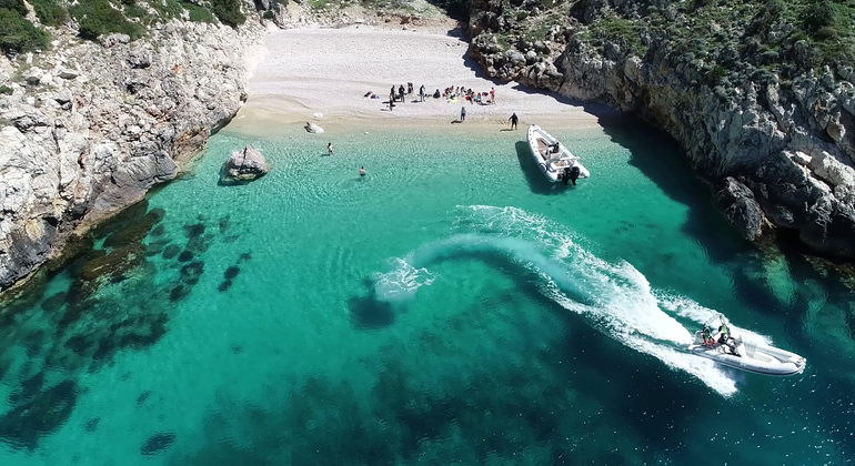 Grama Bay und Blaue Höhle Speedboat Tour