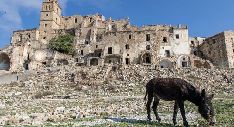 Tour privato alla città fantasma di Craco da Matera