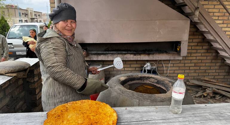Cours de maître sur la fabrication du pain à Khiva : Un goût de tradition