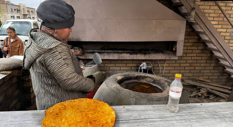 Cours de maître sur la fabrication du pain à Khiva : Un goût de tradition