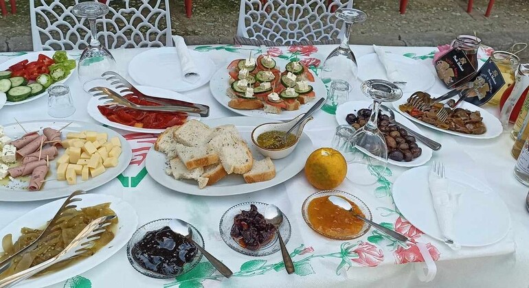 Descubra Saranda: Degustación de Vino y Raki