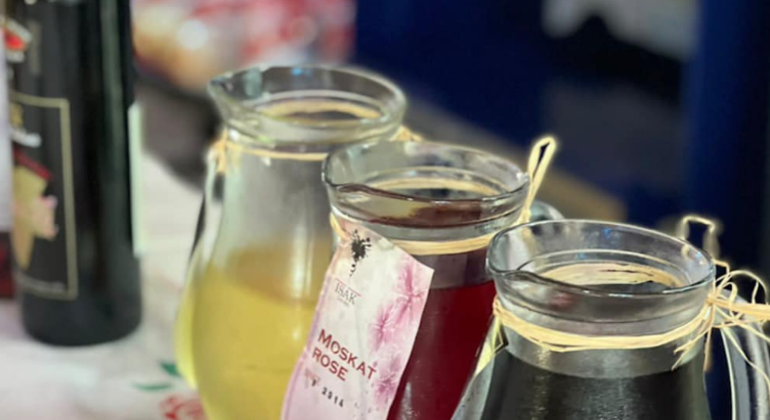 Descubra Saranda: Degustación de Vino y Raki