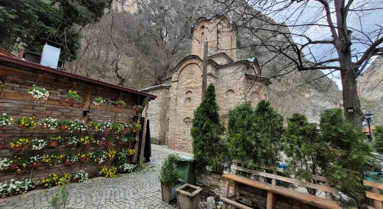 Skopje Tour: Matka Canyon, St. Panteleimon Church & Millennium Cross