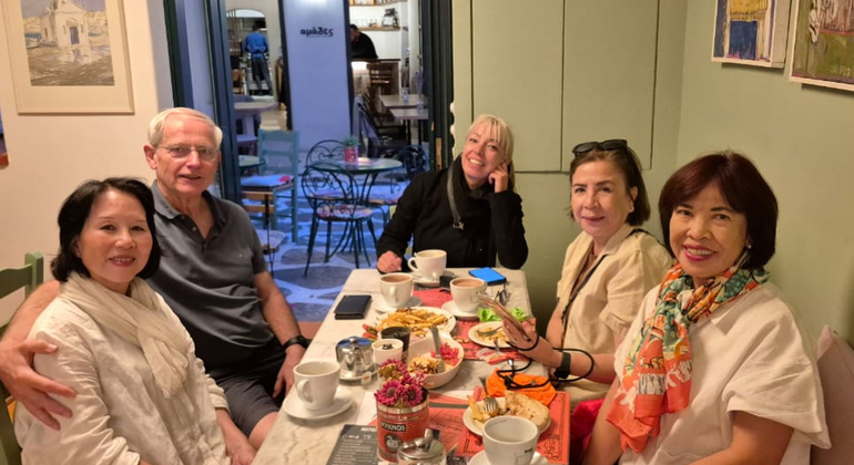 Recorrido gastronómico por la ciudad de Mykonos con un guía local