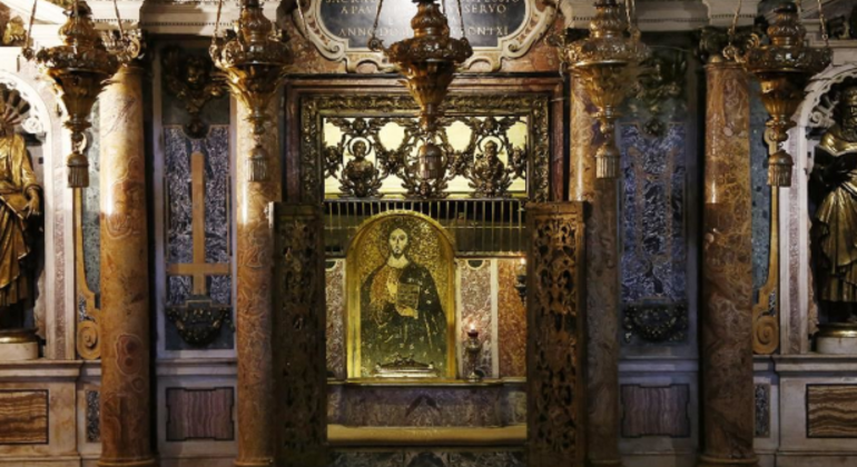 Vatican City Tour: Basilica, Holy Sealed Door and Papal Tombs