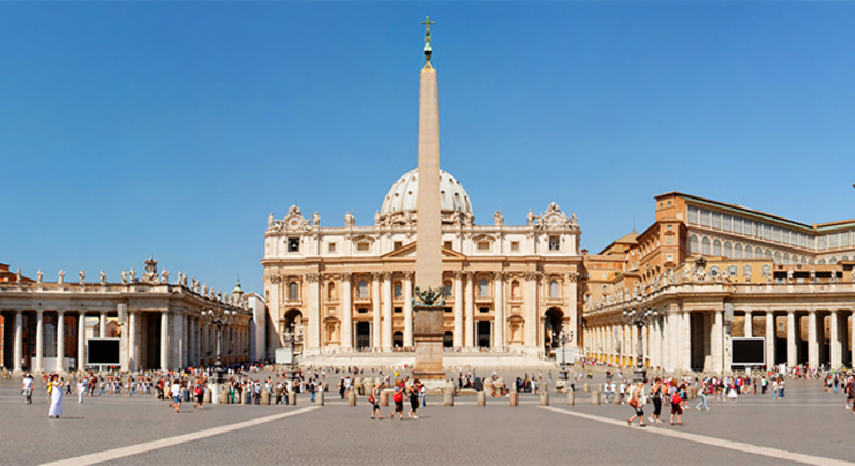 Vatican City Tour: Basilica, Holy Sealed Door and Papal Tombs
