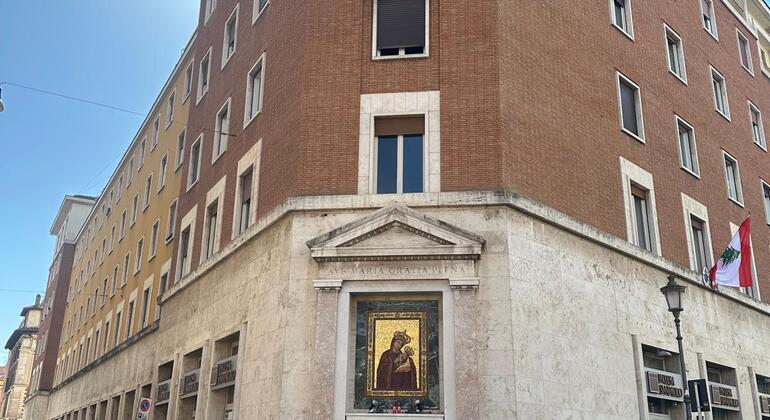 Vatican City Tour: Basilica, Holy Sealed Door and Papal Tombs