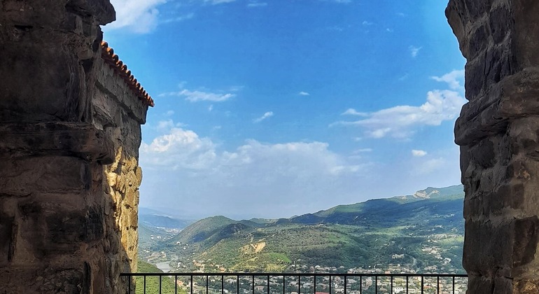 Kutaisi: Private Transfer to Tbilisi with Sightseeing Stops