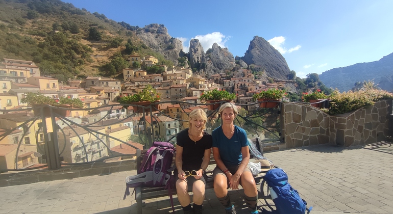 Excursión de un día a Castelmezzano: Paseo en Montaña Rusa y Vino