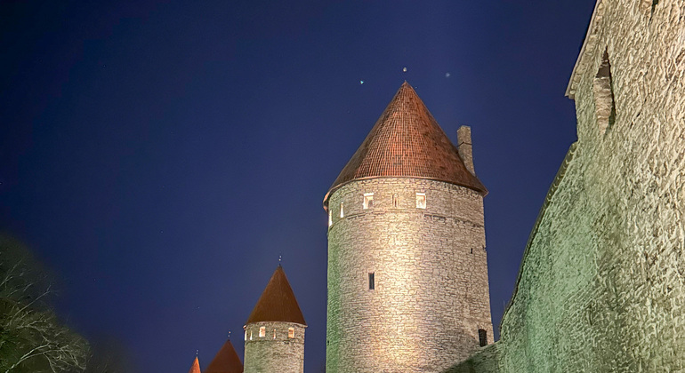 Alla ricerca del crepuscolo: un tour notturno di Tallinn