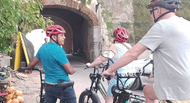 Aventura en Bicicleta Eléctrica por el Histórico Fuerte de Galle