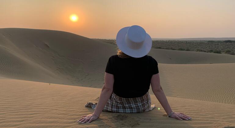 Wüstensafari bei Sonnenuntergang mit Abendessen in den Dünen