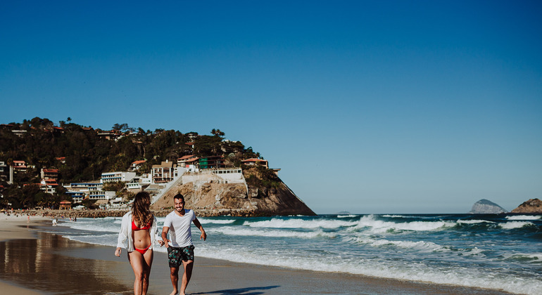 Celebre seu Amor com uma Sessão de Fotos na Praia e um Jantar. 