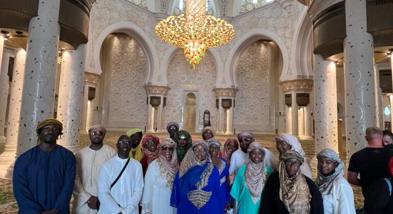 Abu Dhabi Stadtrundfahrt ab Dubai: Moscheen & Kultur