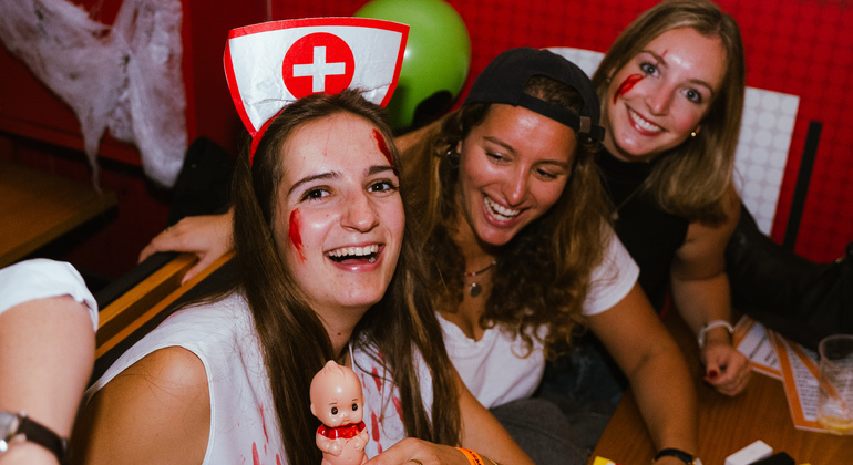 Porto: Halloween-Kneipentour: Bars, Clubs, gruselige Spiele und Getränke