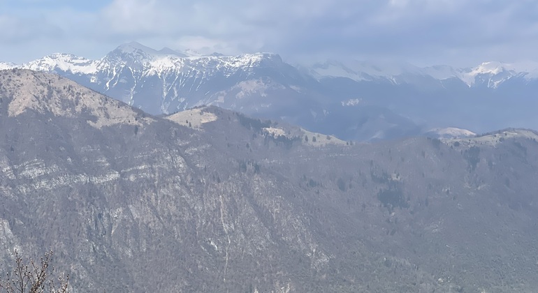 Soča Sur Completo: World War I and Turquoise Landscapes.