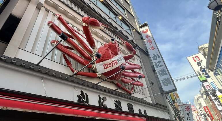 Due città, una notte: La calma di Kobe e il caos di Osaka