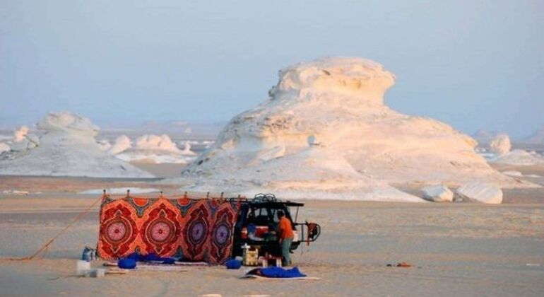 Tour del deserto in bianco e nero nell'oasi di Bahariya