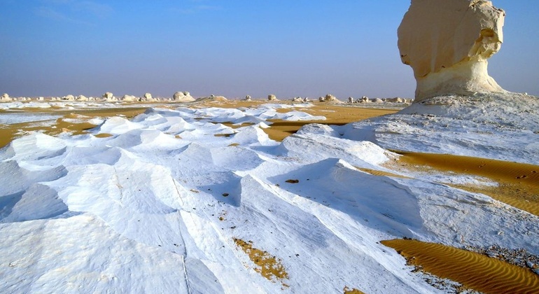 Tour del deserto in bianco e nero nell'oasi di Bahariya
