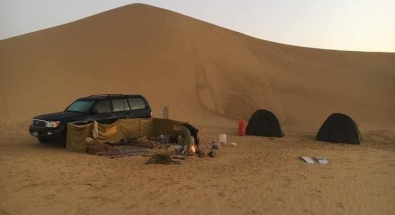 Tour del deserto in bianco e nero nell'oasi di Bahariya
