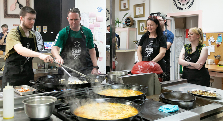 Clase de paella y sangría con tapas y visita al mercado