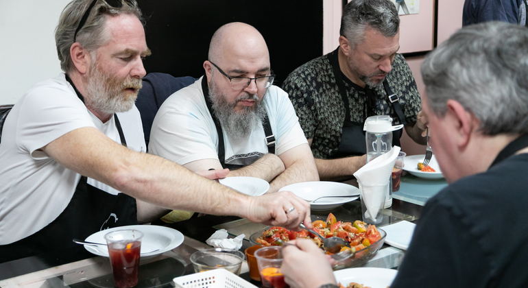 Clase de paella y sangría con tapas y visita al mercado