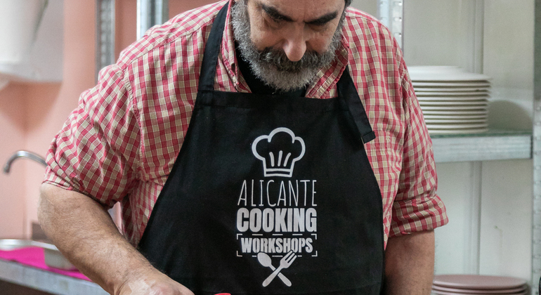 Clase de paella y sangría con tapas y visita al mercado