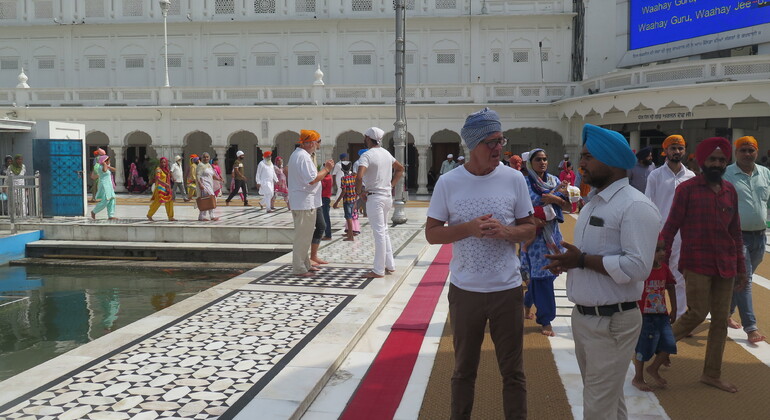 Tour privato di Amritsar di un giorno intero: Il Tempio d'Oro e il confine di Wagah