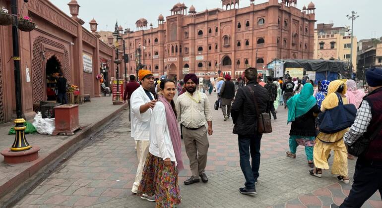 Tour privato di Amritsar di un giorno intero: Il Tempio d'Oro e il confine di Wagah
