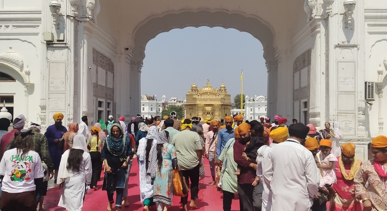 Tour privato di Amritsar di un giorno intero: Il Tempio d'Oro e il confine di Wagah