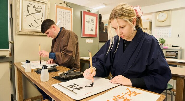 Expérience de calligraphie japonaise à Tokyo