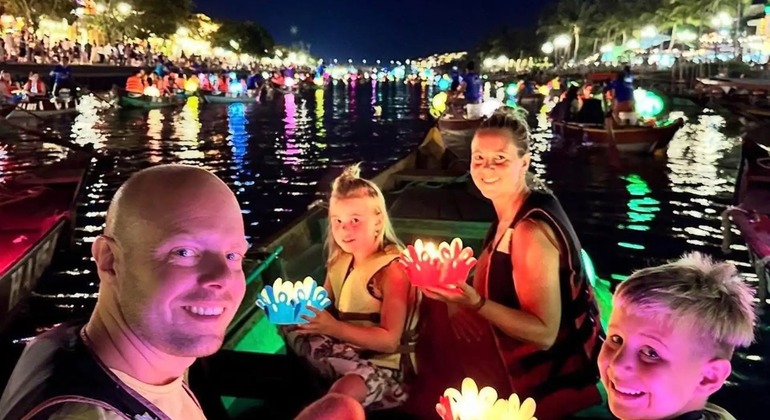 Hoi An: Hoai River Boat Trip by Night with Lanterns