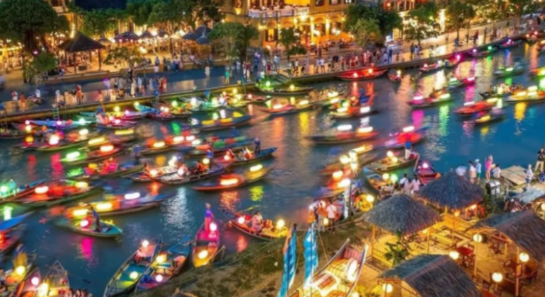 Discover Hoi An through it's Colours, Food & Drinks: A Complete Tour