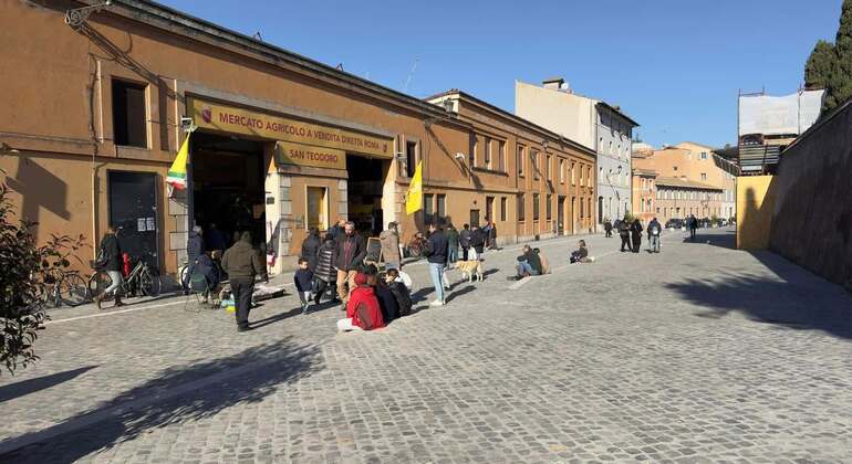 Tour guidato dei mercati alimentari di Roma con degustazioni in autentiche trattorie