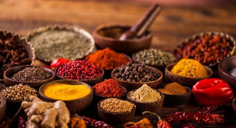 Corso di cucina, tour del mercato con visita al museo del villaggio di Dar es Salaam
