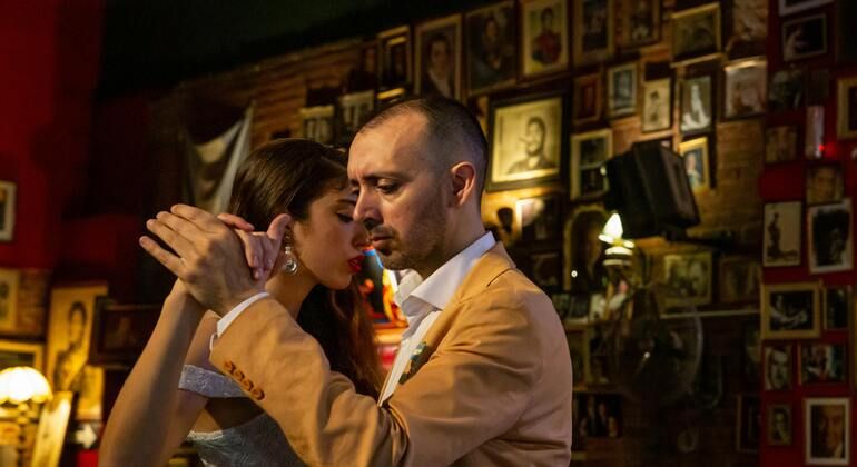 Tango autentico ad Almagro: tour storico con musica, vino e cibo
