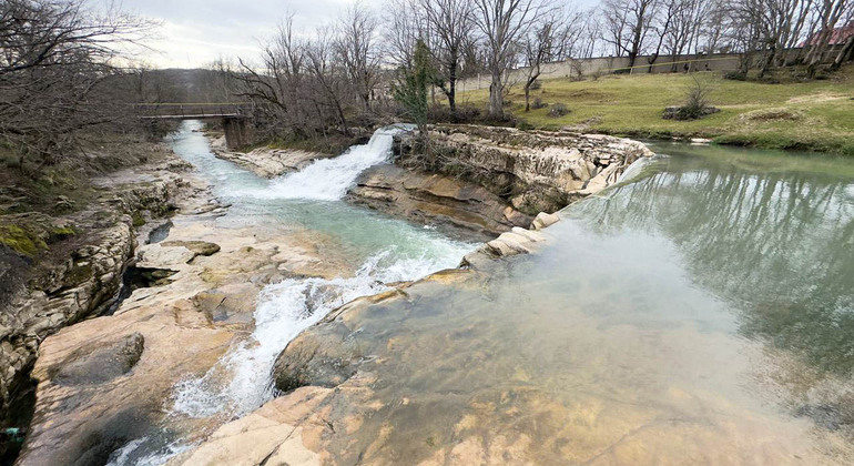 Kutaisi: Visita guidata alle cascate, al lago e al palazzo Geguti