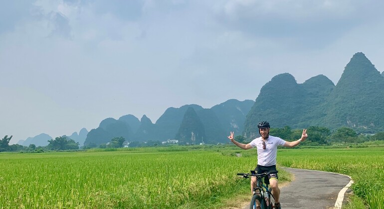 Guilin Yangshuo Excursión en bicicleta por el río Yulong