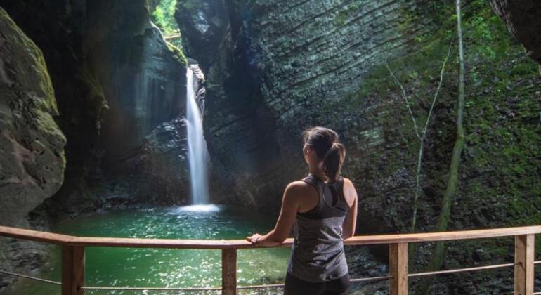 Soca-Tal-Tour von Ljubljana aus: Kobarid, Bovec, Wasserfälle, Fluss