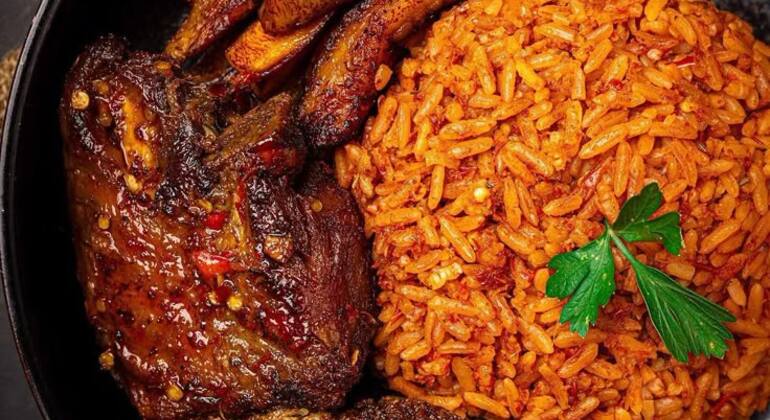 Recorrido de lujo Lagos-Abeokuta: Olumo Rock, OOPL y Mercado de Adire